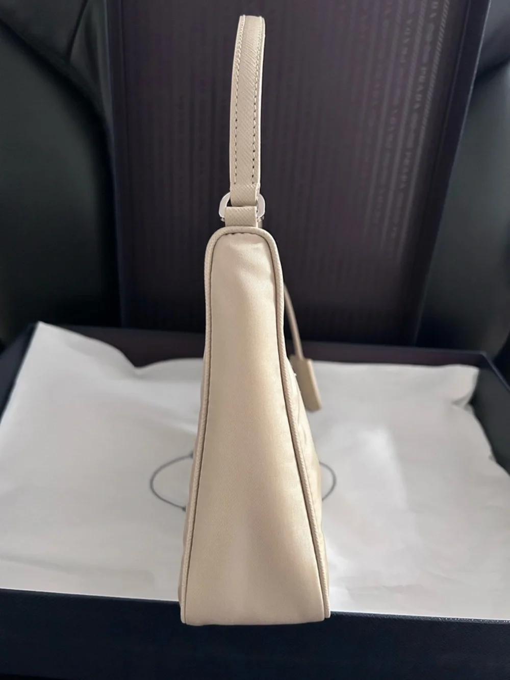Authentic Prada Re-Edition 2005 Mini - Picture 10 of 14